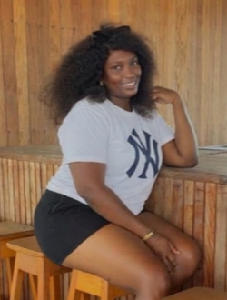 Profil de Queen, une femme célibataire de 32 ans à Libreville