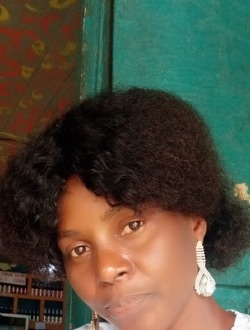 Profil de Marlyse, une femme célibataire de 40 ans à Abang