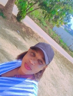 Profil de Danièle, une femme célibataire de 35 ans à Ababa