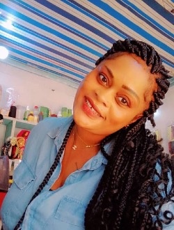Profil de Rosine Charlene, une femme célibataire de 33 ans à Yaoundé