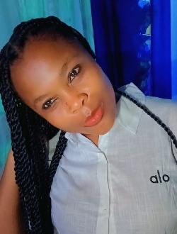 Profil de Carine, une femme célibataire de 34 ans à Yaoundé