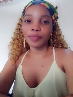 Profil de Julie, une femme célibataire de 28 ans à Abotagon