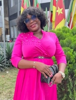 Profil de Evelyne, une femme célibataire de 35 ans à Douala