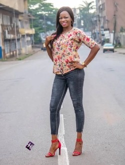 Profil de Samuella, une femme célibataire de 45 ans à Yaoundé