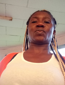 Profil de Stéphanie, une femme célibataire de 43 ans à Akwaya-Oliti
