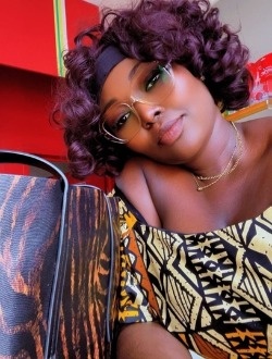 Profil de Christelle, une femme célibataire de 33 ans à Douala