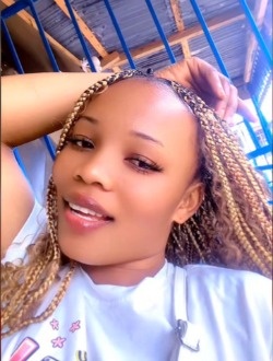 Profil de Flora, une femme célibataire de 33 ans à Abakro