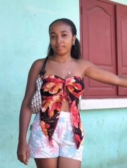 Profil de Denisia, une femme célibataire de 25 ans à Sambava