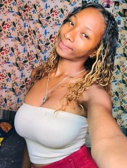 Profil de Angelah, une femme célibataire de 21 ans à Antsiranana