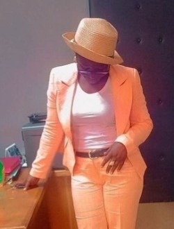 Profil de Jolie Elsa, une femme célibataire de 44 ans à 1200 Logements