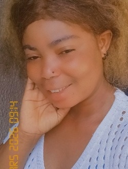 Profil de Naomi, une femme célibataire de 29 ans à Abidjan