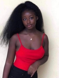 Profil de Pénda, une femme célibataire de 23 ans à Dakar