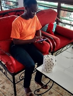 Profil de Larissa, une femme célibataire de 35 ans à Yaoundé