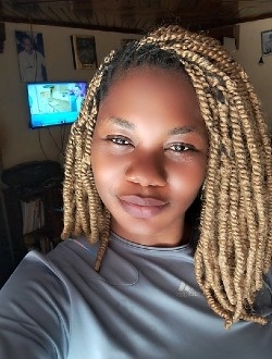 Profil de Stéphanie Laure, une femme célibataire de 34 ans à Montigny-le-Bretonneux