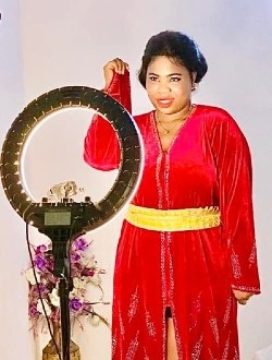 Profil de Hira, une femme célibataire de 30 ans à Petit Abidjan-Youkou