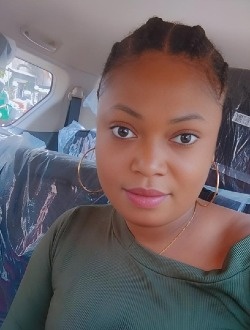 Profil de Sabine Déborah, une femme célibataire de 26 ans à Abidjan