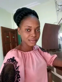 Profil de Fleur, une femme célibataire de 33 ans à Brazzaville