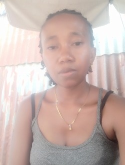 Profil de Velette, une femme célibataire de 32 ans à Antalaha