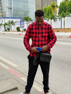 Profil de Gérard, un homme célibataire de 25 ans à Abi