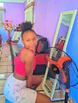 Profil de Jiminah, une femme célibataire de 18 ans à Antalaha