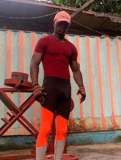 Profil de Leon, un homme célibataire de 27 ans à Bonanjo