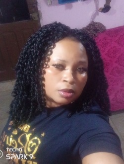 Profil de Loveline, une femme célibataire de 37 ans à Libreville