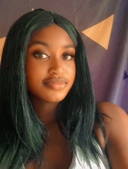 Profil de Mireille, une femme célibataire de 23 ans à Yaoundé