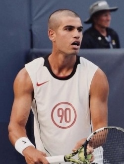 Profil de Raay, un homme célibataire de 24 ans à Saint-Étienne