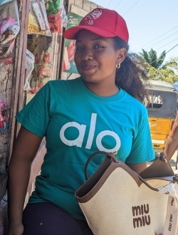 Profil de Elinah, une femme célibataire de 22 ans à Alatsinainy-Ambazaha