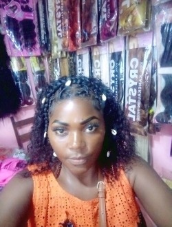 Profil de Yolande, une femme célibataire de 25 ans à Akwaya-Oliti