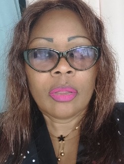 Profil de Schimene Laure, une femme célibataire de 45 ans à Abang-Ayo