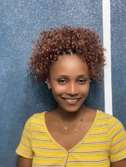 Profil de Nomenjanahary Esther Marie, une femme célibataire de 25 ans à Antalaha