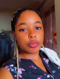 Profil de Sharelle, une femme célibataire de 19 ans à Yaoundé