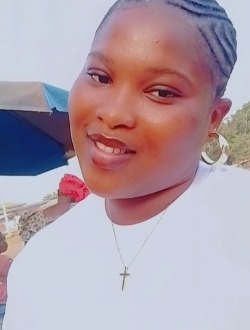 Profil de Leaticia, une femme célibataire de 22 ans à Abidjan