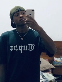 Profil de Chino, un homme célibataire de 20 ans à Antalaha