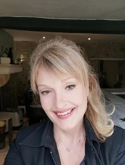 Profil de Aline, une femme célibataire de 43 ans à Le Saint