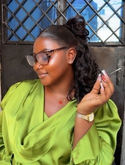 Profil de Lindy, une femme célibataire de 18 ans à Yaoundé