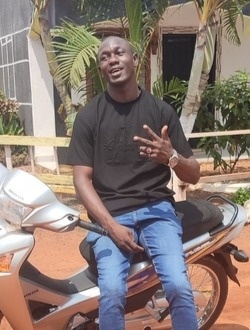 Profil de Hyacinthe, un homme célibataire de 36 ans à Abamba