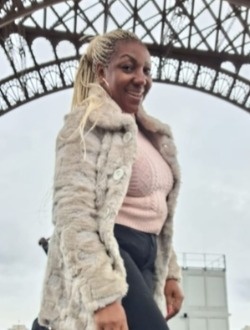 Profil de Diana Néfertiti, une femme célibataire de 43 ans à Douala