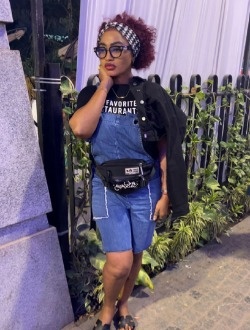 Profil de Jolhyda, une femme célibataire de 35 ans à Bujumbura