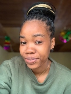 Profil de Yvanna, une femme célibataire de 22 ans à Yaoundé