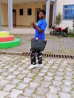 Profil de Manuella, une femme célibataire de 19 ans à Douala