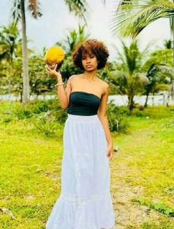 Profil de Britinais, une femme célibataire de 18 ans à Antalaha