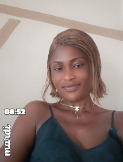 Profil de Adélaïde, une femme célibataire de 35 ans à Abidjan