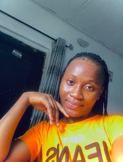 Profil de Mide, une femme célibataire de 25 ans à Lagos