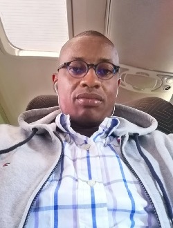 Profil de Jean Paul, un homme célibataire de 44 ans à Abidjan