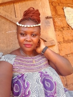 Profil de Flore, une femme célibataire de 28 ans à Dschang