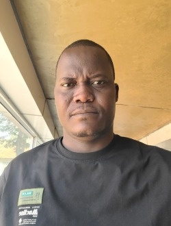 Profil de Antoine M, un homme célibataire de 33 ans à Kampala