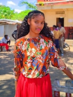 Profil de Mouni, une femme célibataire de 19 ans à Sambava