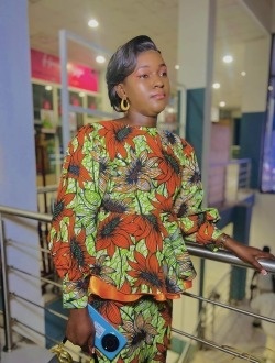 Profil de Chaste Corine, une femme célibataire de 32 ans à Quartier Tchinouka